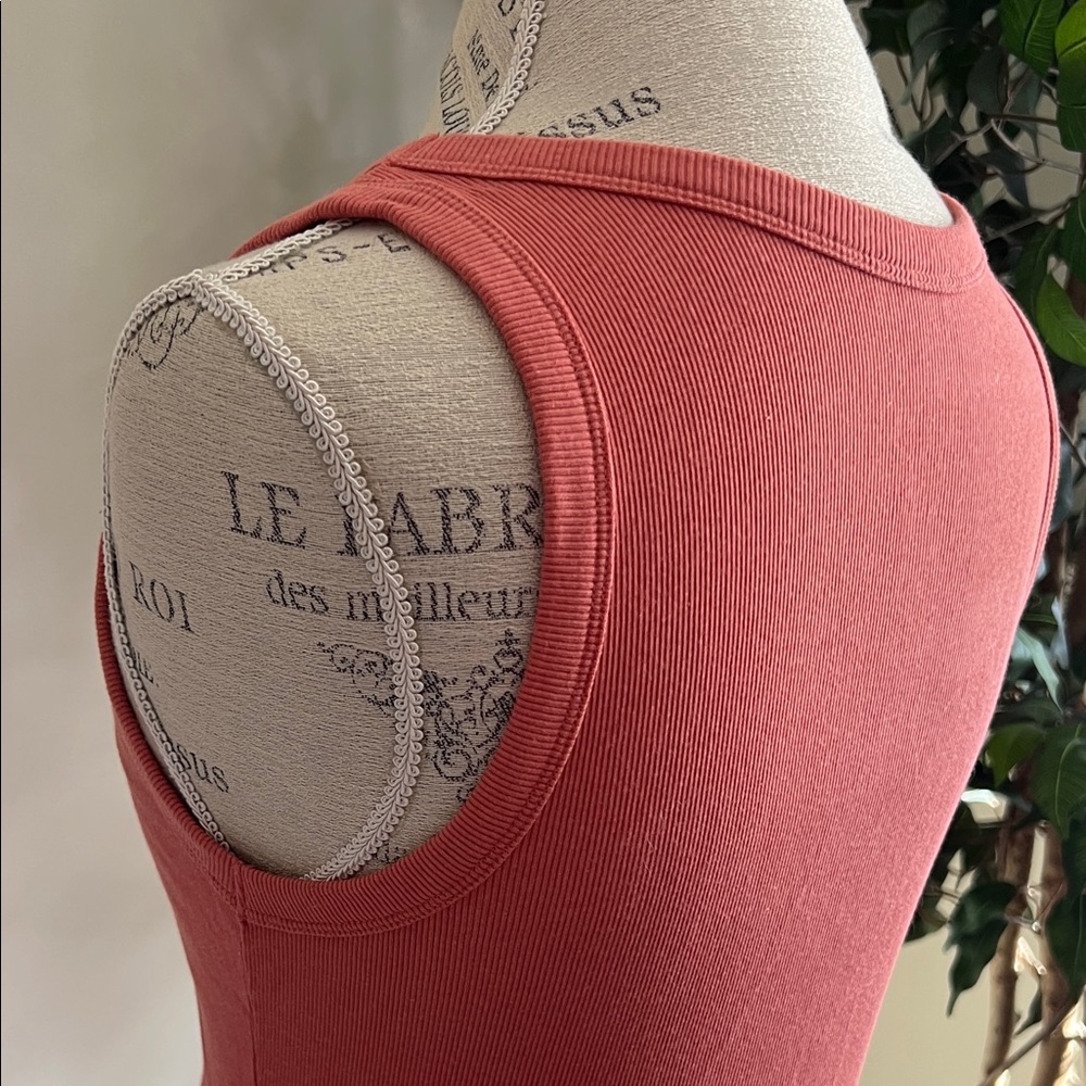 Perfect Basic Ribbed Coral Tank Top - Picture 3 of 4